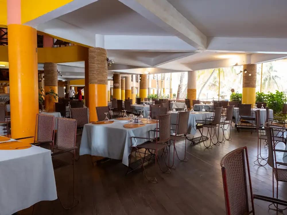 Salle du restaurant du Royal Saly